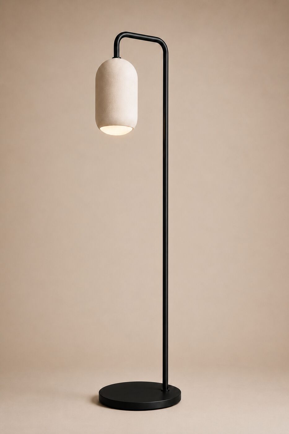 Ova Piso floor lamp in black