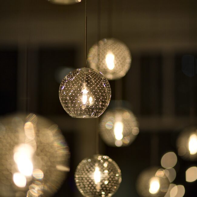 A group of lights hanging from the ceiling.